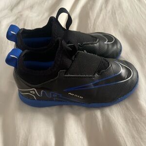 Nike Jr. Mercurial Vapor 15 Academy
Little/Big Kids' Indoor/Court Low-Top